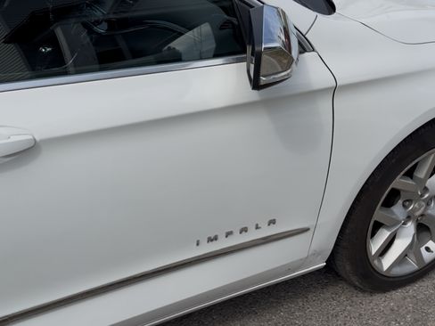 Used 2017 Chevrolet Impala LT w/ Convenience Package image 2