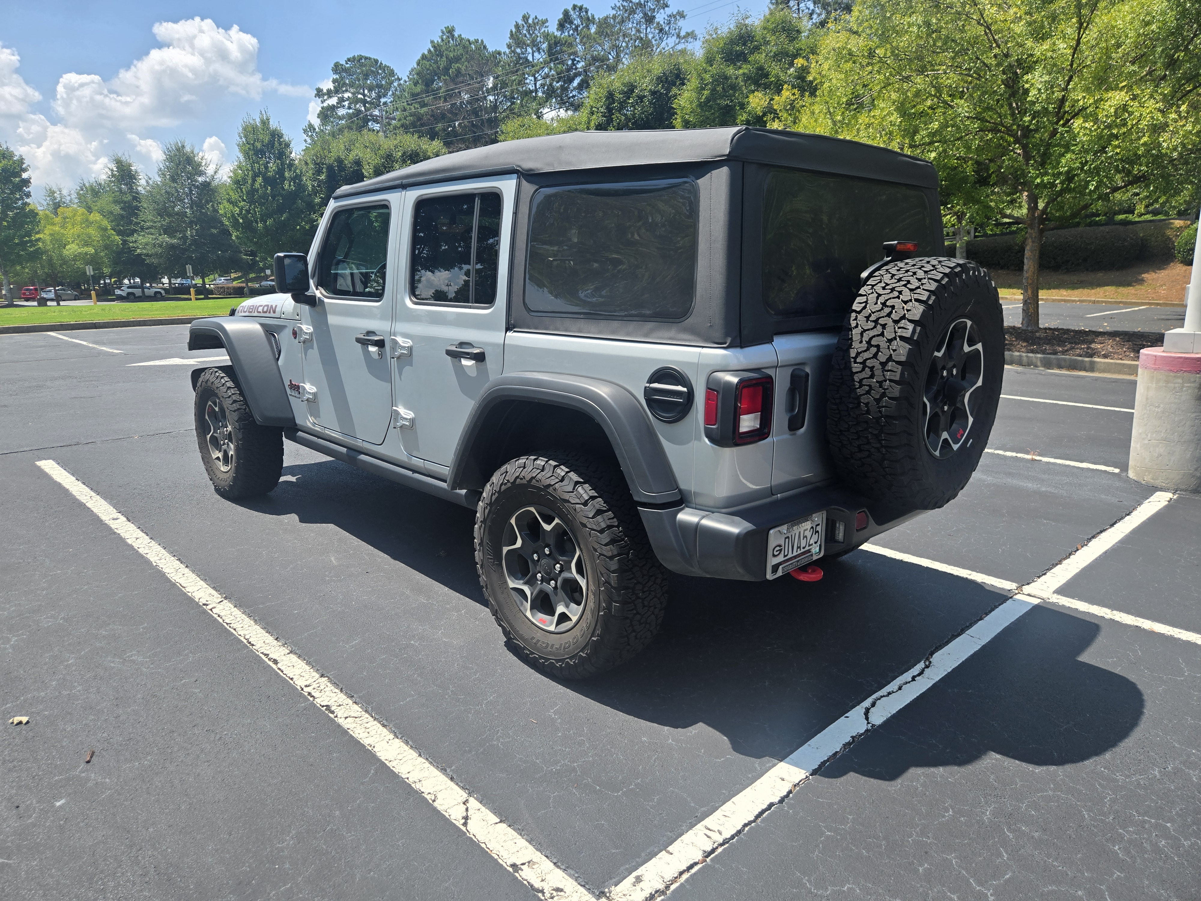 Used 2023 Jeep Wrangler Unlimited Rubicon w/ Cold Weather Group AWD/4WD image 5