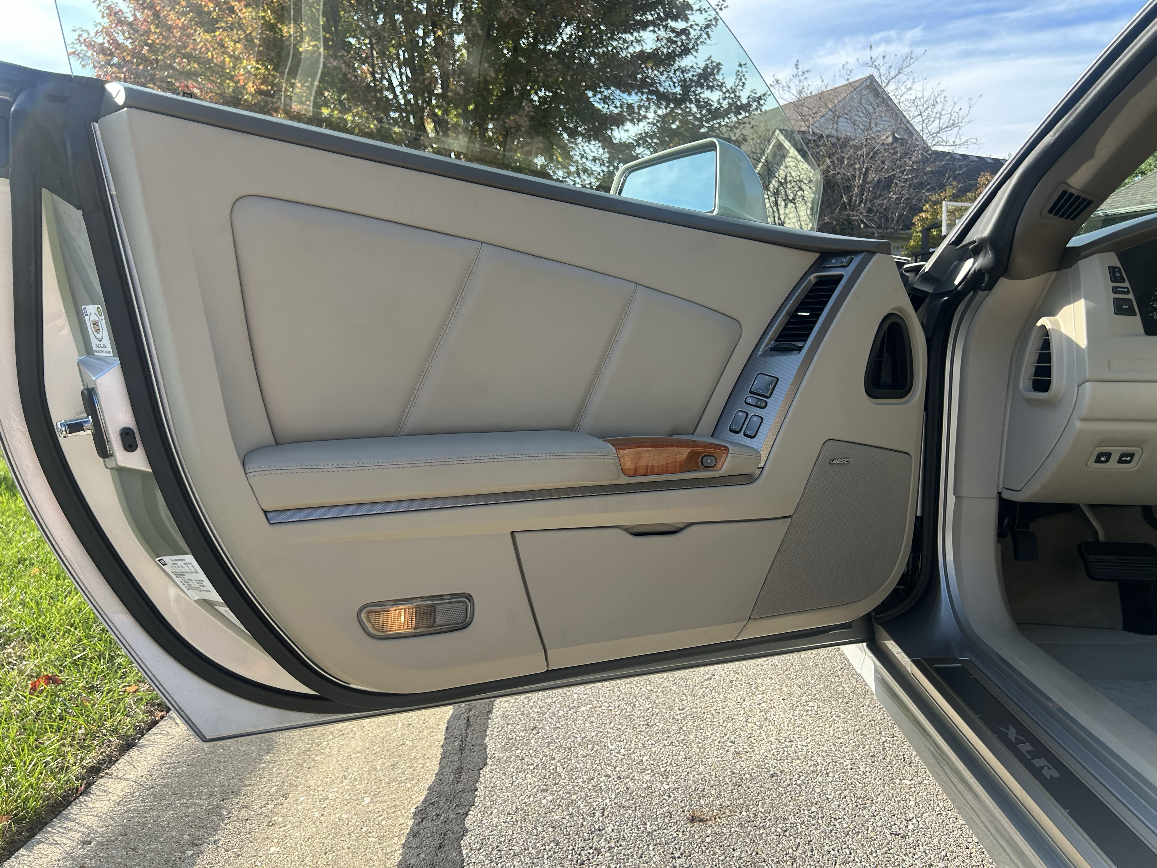 Used 2004 Cadillac XLR RWD image 12