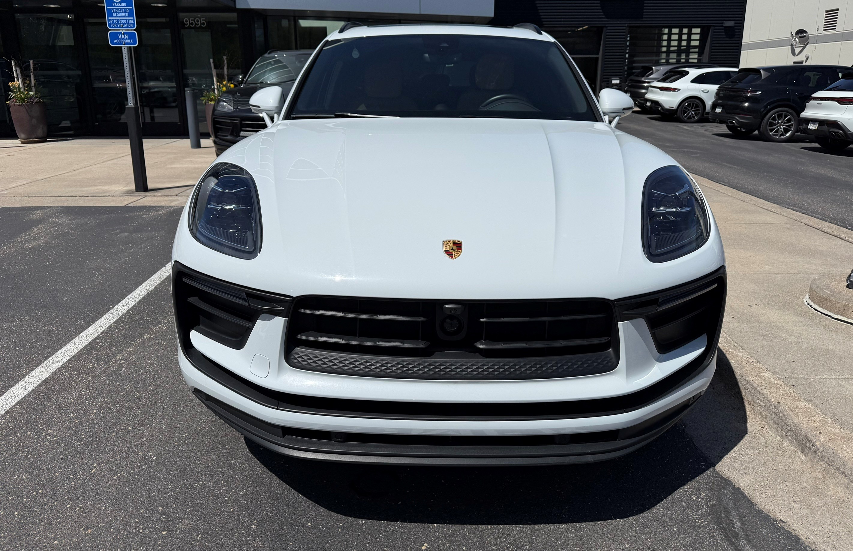 Used 2023 Porsche Macan AWD/4WD image 9