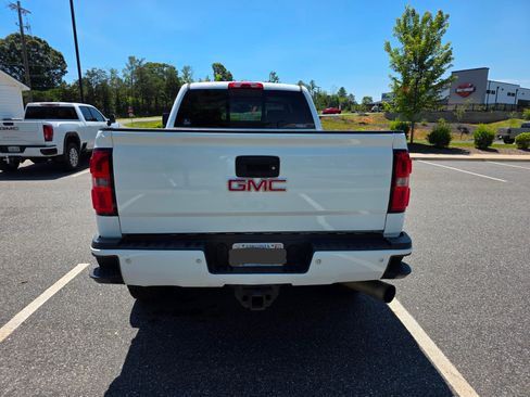Used 2015 GMC Sierra 2500 Denali w/ Duramax Plus Package AWD/4WD image 8