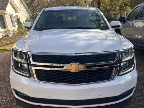 Used 2017 Chevrolet Suburban LT w/ Luxury Package image 5