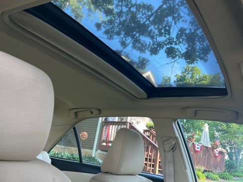 Used 2015 Toyota Camry LE w/ Moonroof Package FWD image 8