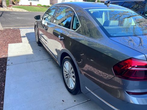 Used 2017 Volkswagen Passat 1.8T SE image 4