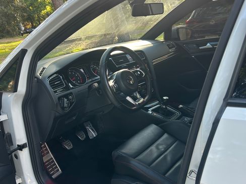 Used 2019 Volkswagen GTI SE FWD image 20
