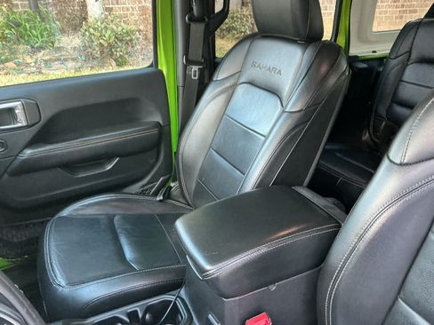 Used 2018 Jeep Wrangler Unlimited Sahara image 8