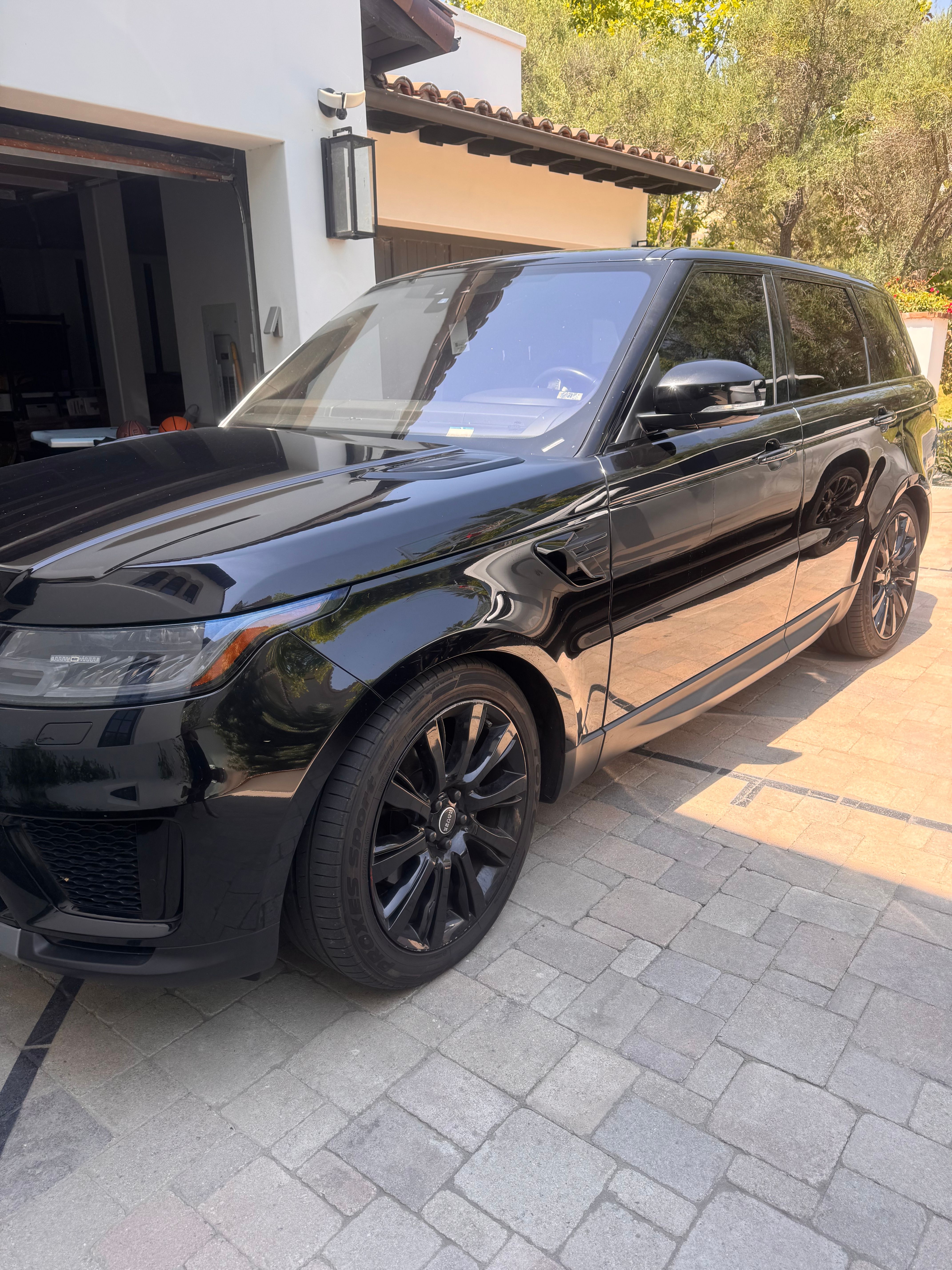 Used 2018 Land Rover Range Rover Sport SE AWD/4WD image 1