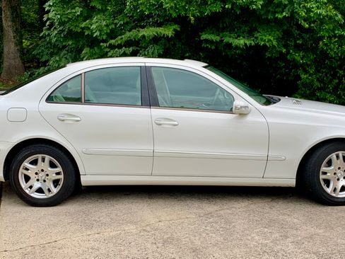 Used 2006 Mercedes-Benz E 320 E 320 CDI Sedan 4D image 4