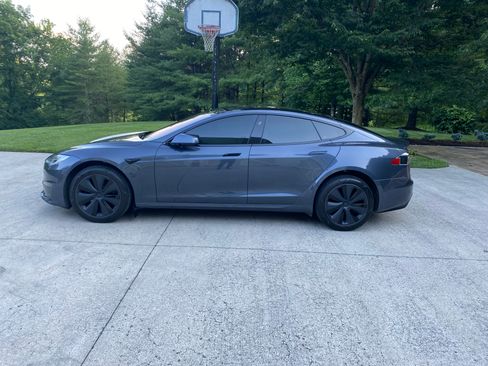 Used 2021 Tesla Model S Plaid image 6