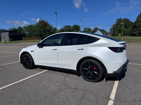 Used 2026 Tesla Model Y Performance AWD/4WD image 2