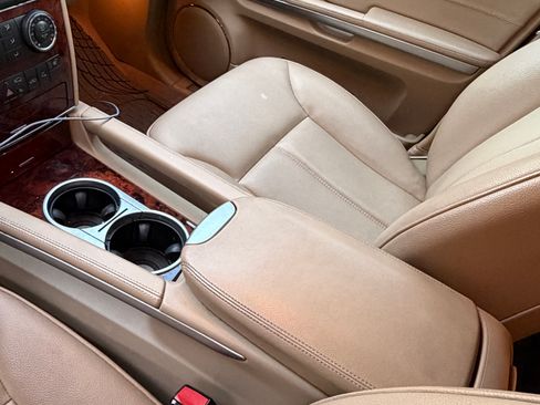 Used 2011 Mercedes-Benz GL 450 4MATIC image 9