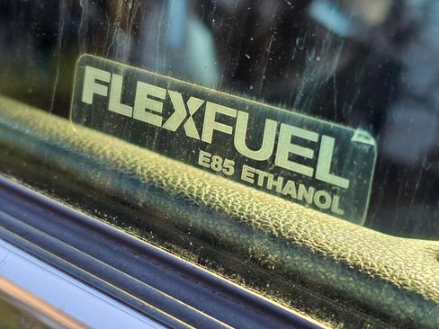 Used 2018 GMC Yukon XL SLT w/ Open Road Package image 24