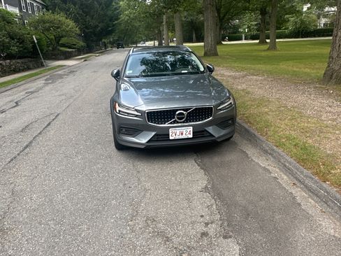 Used 2021 Volvo V60 T5 Cross Country w/ Climate Package image 1