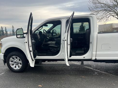 Used 2021 Ford F350 Platinum w/ FX4 Off-Road Package image 4