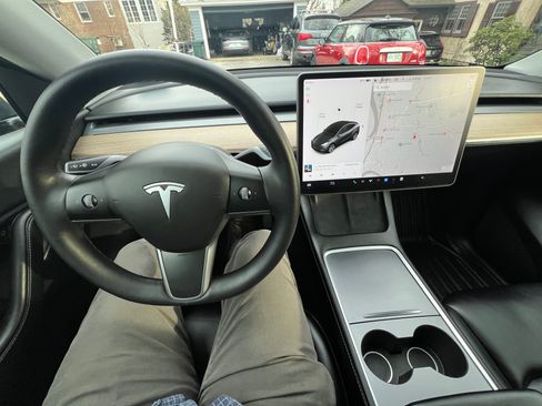 Used 2022 Tesla Model Y Long Range image 21