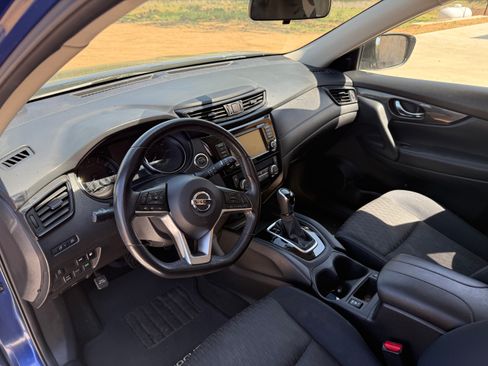 Used 2018 Nissan Rogue SV image 9