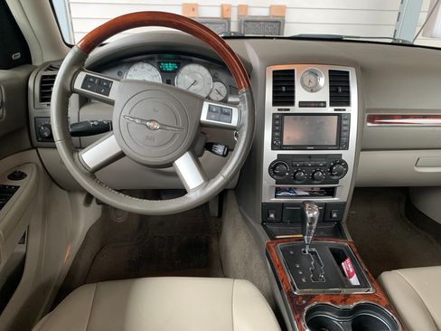 Used 2010 Chrysler 300 C w/ Luxury Group II image 1