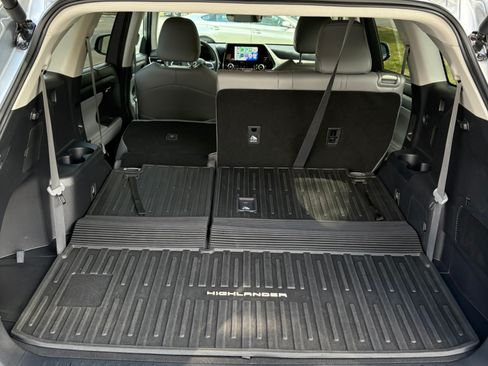 Used 2024 Toyota Highlander XLE AWD/4WD image 20