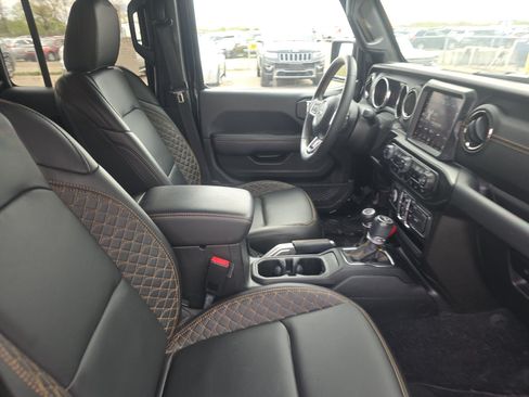 Used 2021 Jeep Wrangler Unlimited Sahara AWD/4WD image 10