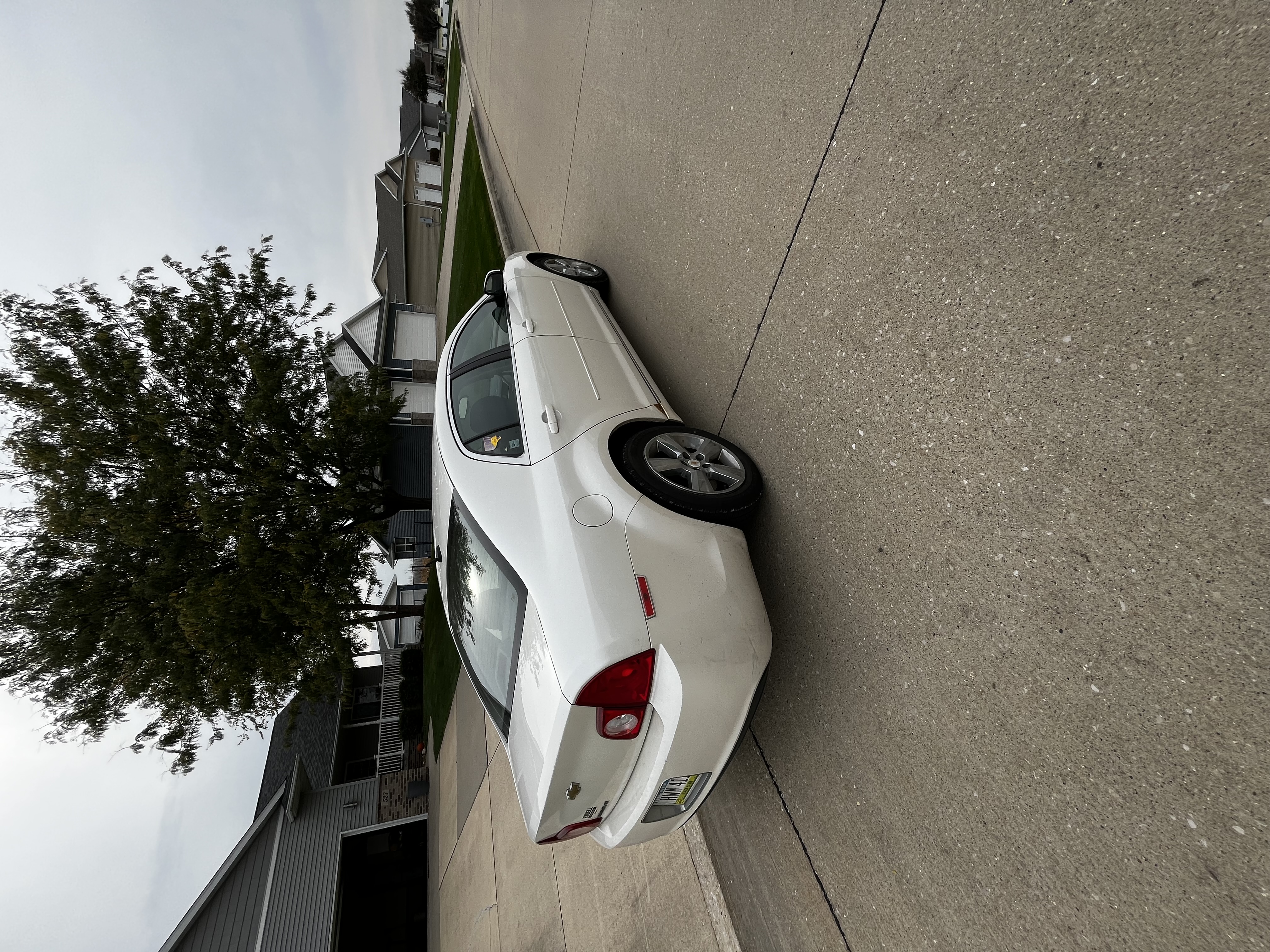 Used 2011 Chevrolet Malibu LT w/ White Diamond Premium Package FWD image 5