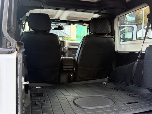 Used 2017 Jeep Wrangler Sport image 4