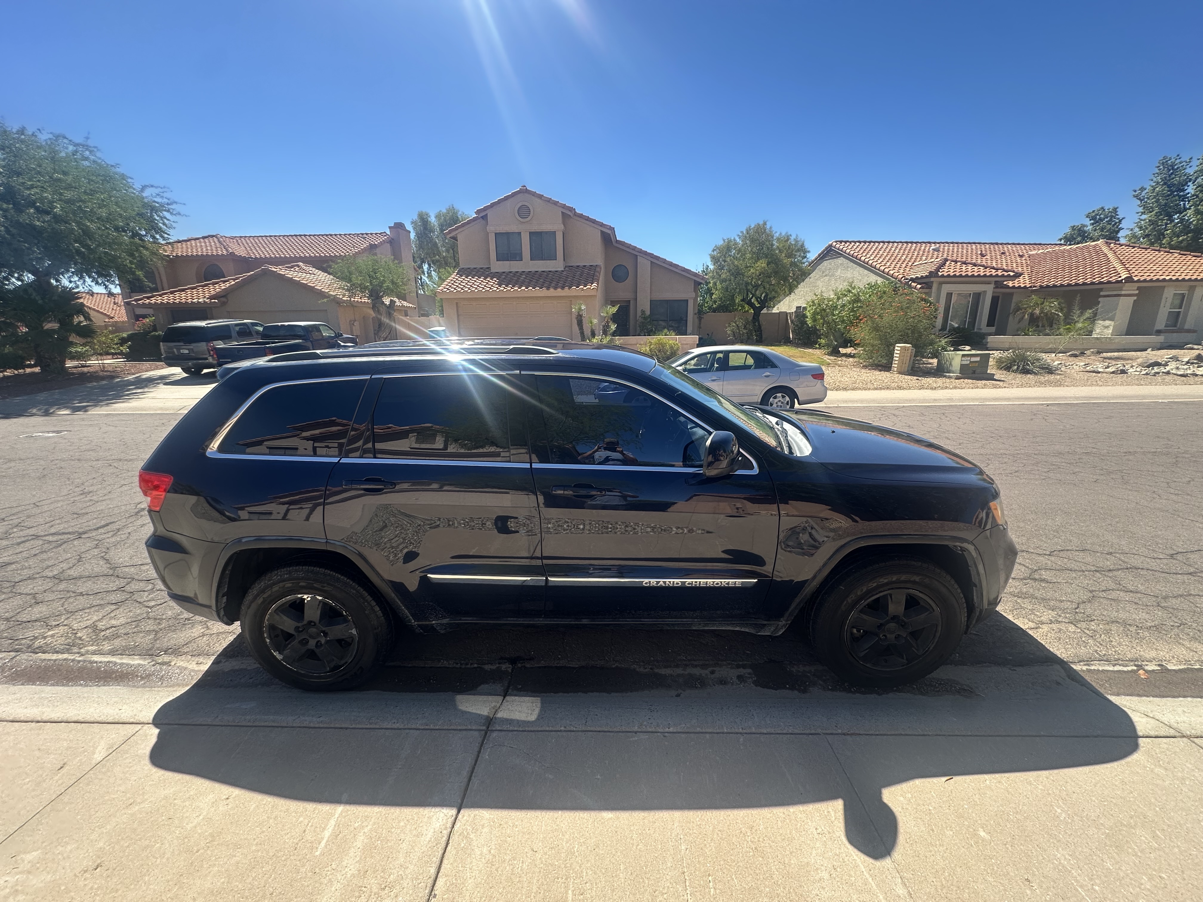 Used 2011 Jeep Grand Cherokee Laredo RWD image 4