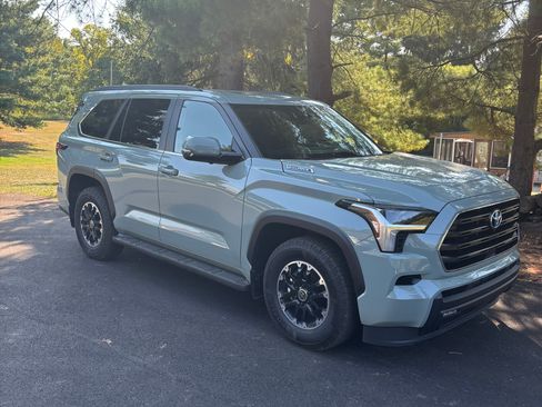 Used 2024 Toyota Sequoia SR5 w/ TRD Off-Road Package AWD/4WD image 4