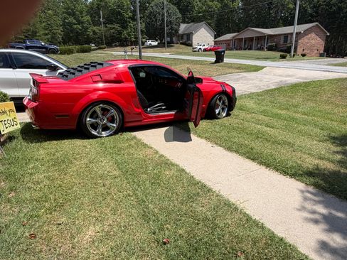 Used 2006 Ford Mustang GT Premium RWD image 2