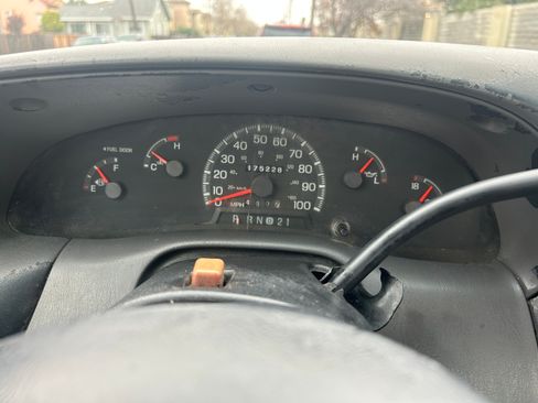 Used 1998 Ford F150 4x4 Regular Cab image 12