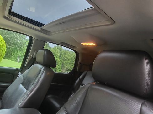 Used 2007 Cadillac Escalade AWD w/ Information Package image 18