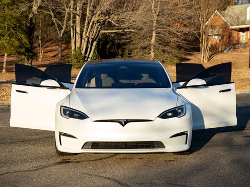 Used 2023 Tesla Model S Plaid image 10