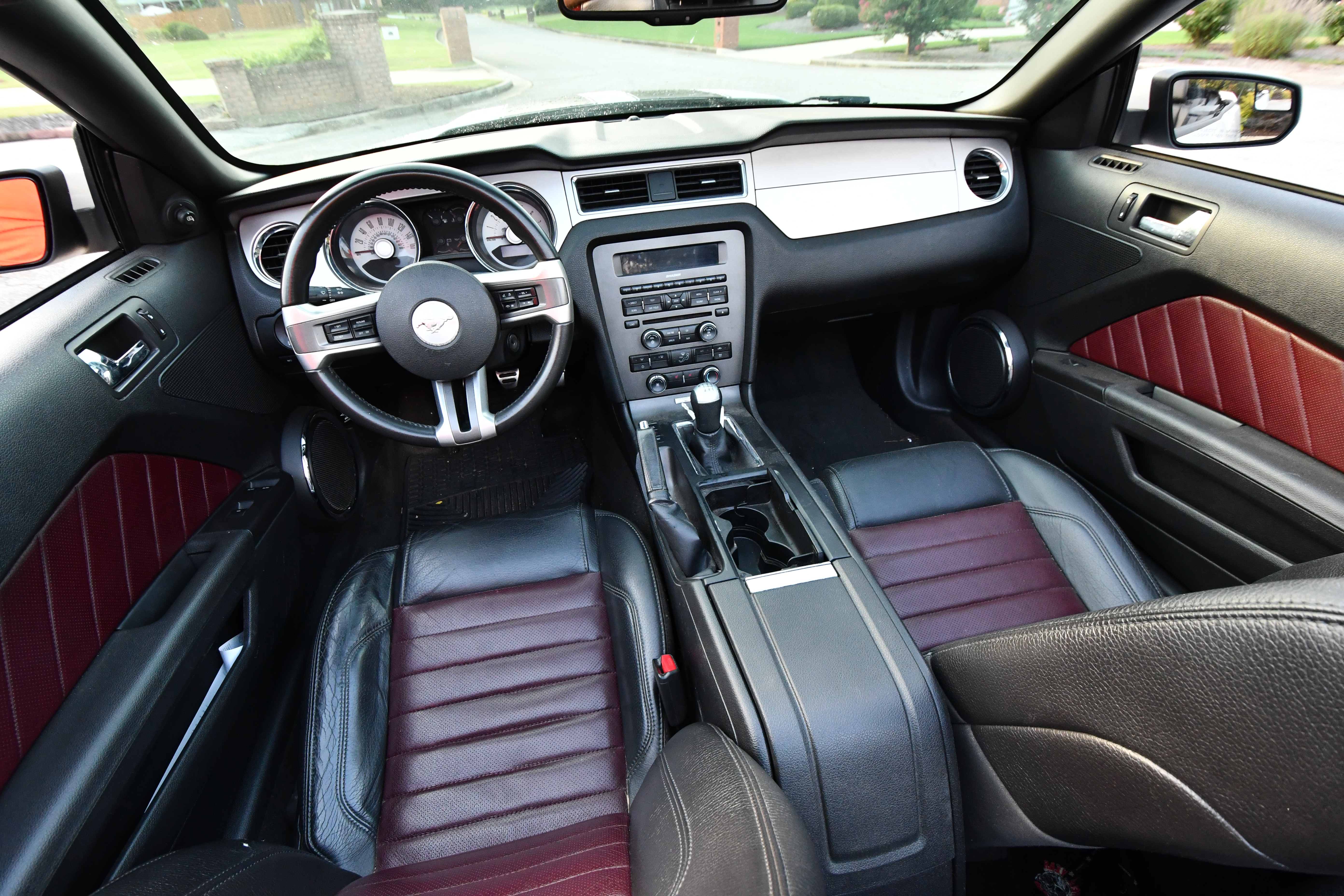 Used 2012 Ford Mustang GT Premium w/ Security Pkg RWD image 9