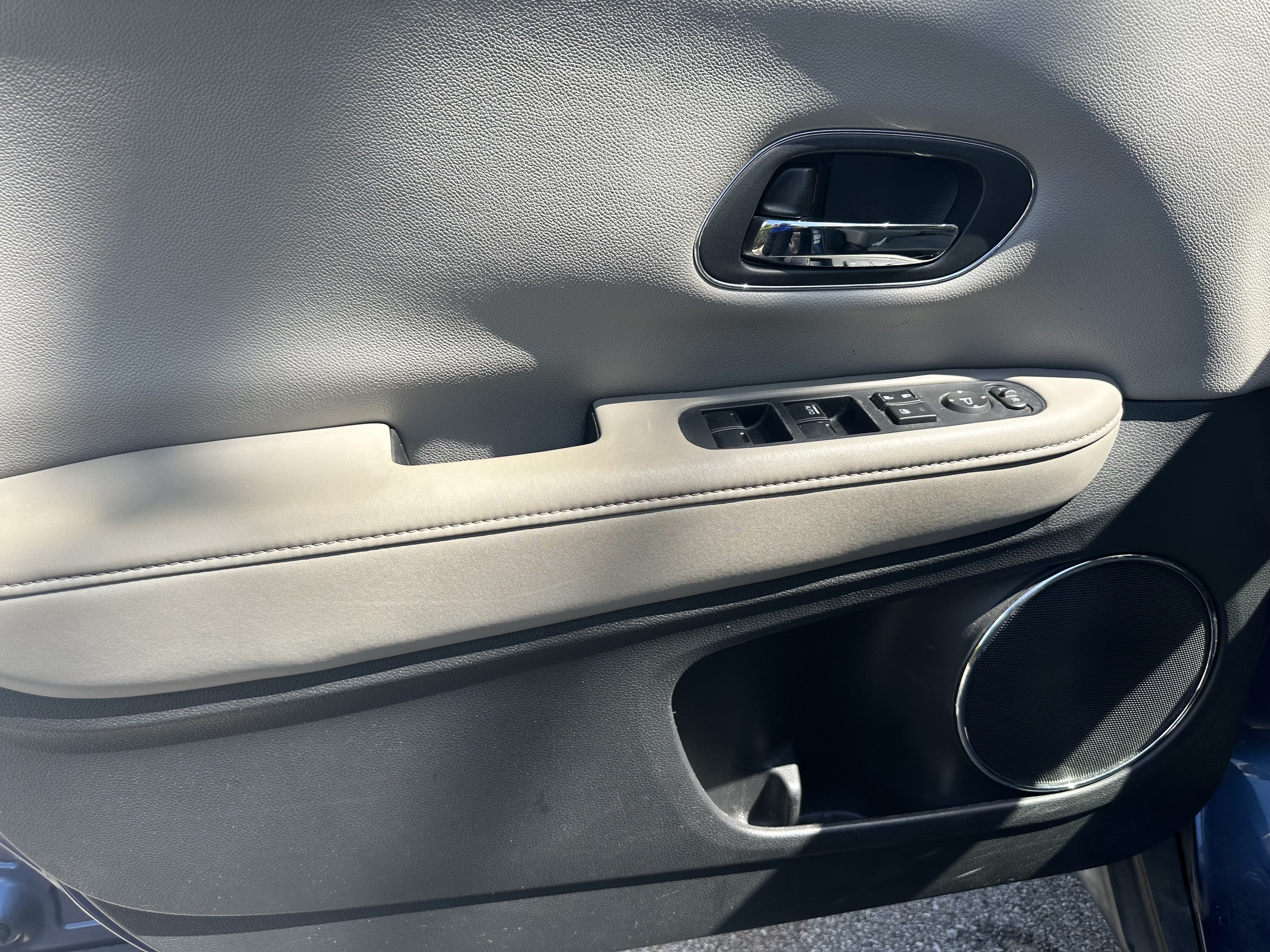 Used 2016 Honda HR-V EX image 15