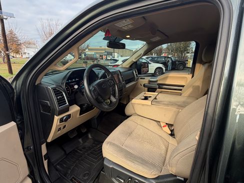 Used 2015 Ford F150 XLT w/ Equipment Group 302A Luxury image 9