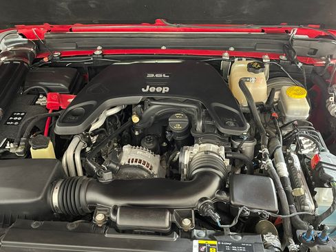 Used 2018 Jeep Wrangler Unlimited Sport S AWD/4WD image 11