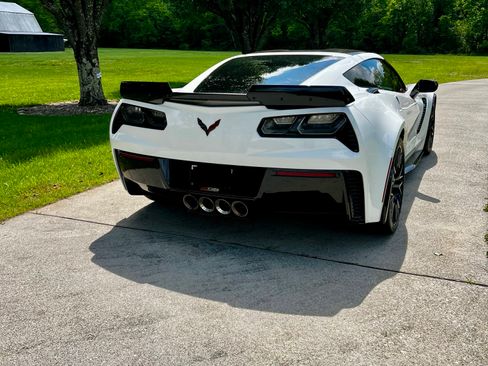 Used 2018 Chevrolet Corvette Z06 RWD image 9
