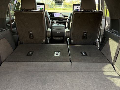 Used 2024 Cadillac Escalade Sport Platinum image 11