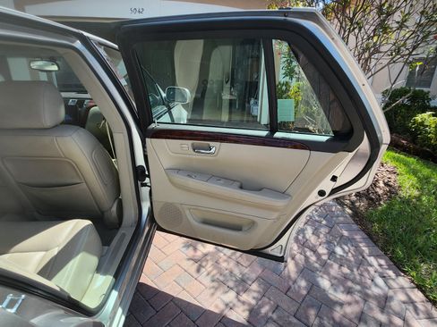 Used 2007 Cadillac DTS Luxury I w/ Sun And Sound Package image 16