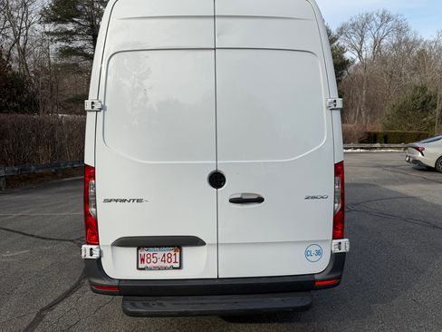 Used 2022 Mercedes-Benz Sprinter 2500 image 6