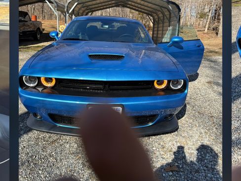 Used 2023 Dodge Challenger R/T w/ Plus Package image 2