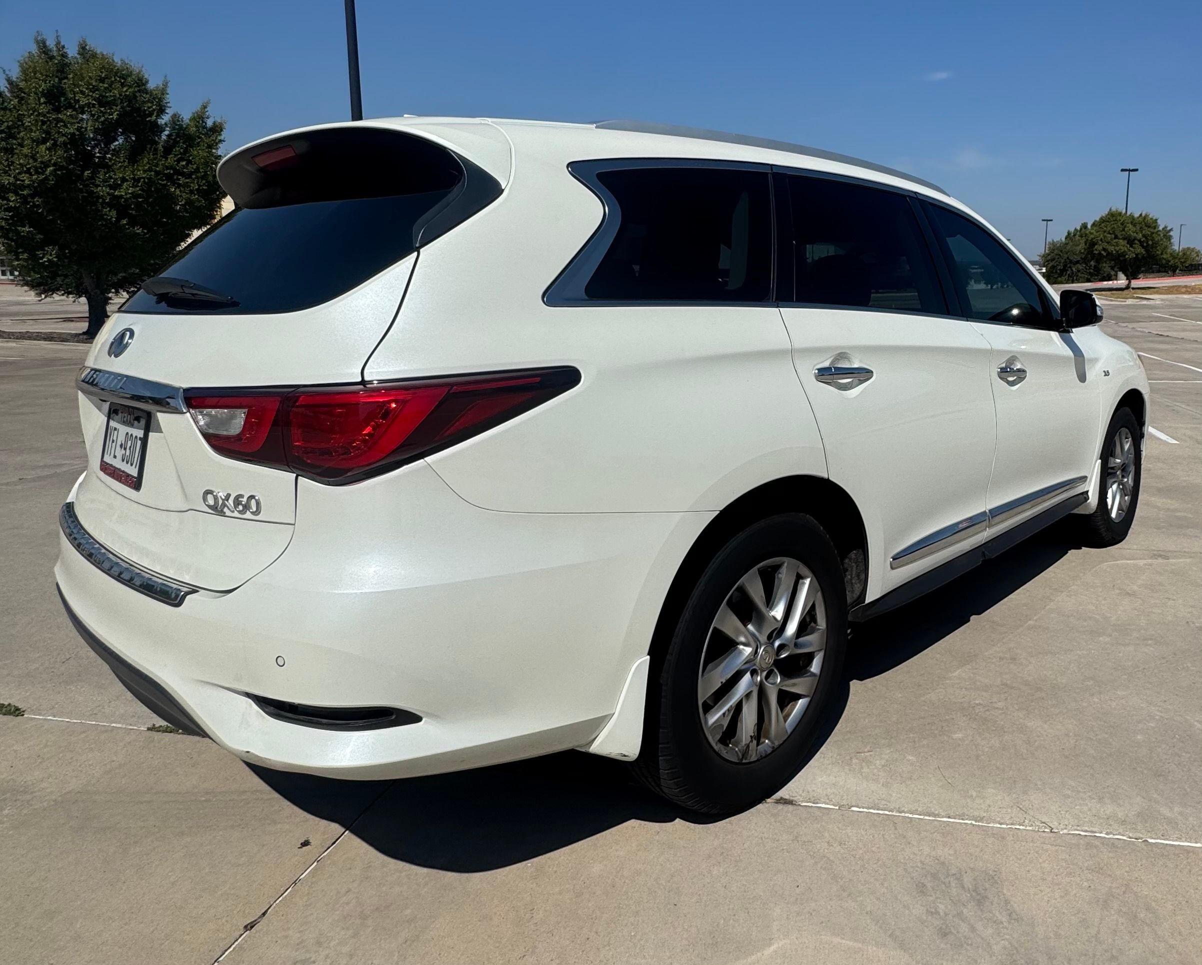 Used 2017 INFINITI QX60 FWD w/ Premium Plus Package image 2