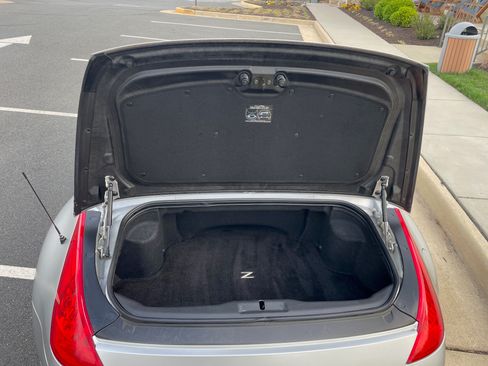 Used 2006 Nissan 350Z Enthusiast w/ (S02) Side Air Bags Pkg image 21