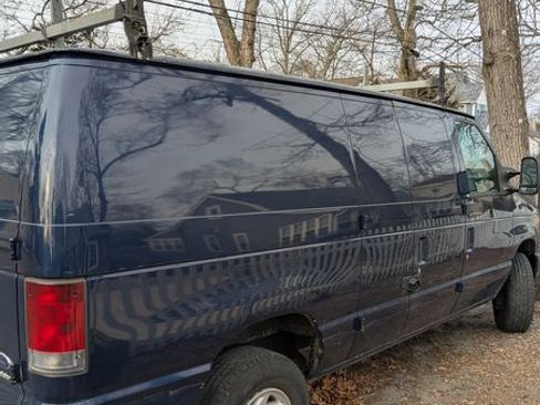 Used 2009 Ford E-250 and Econoline 250 image 2