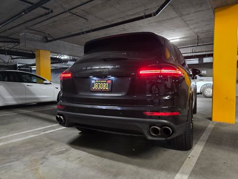 Used 2017 Porsche Cayenne S Platinum image 13