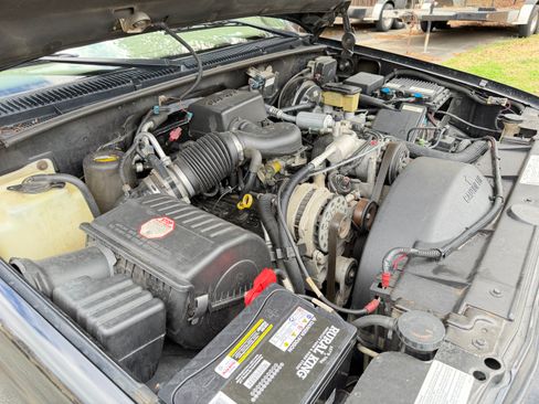 Used 1999 GMC Suburban 4WD w/ Marketing Opt Pkg 3 image 12