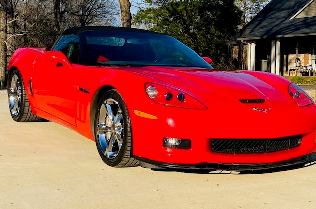 Used 2011 Chevrolet Corvette Grand Sport w/ Preferred Equipment Group RWD image 2