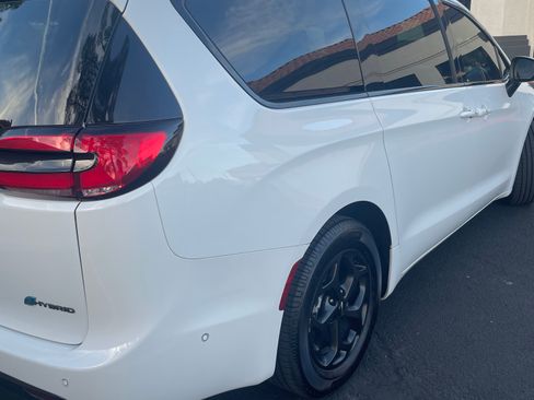 Used 2023 Chrysler Pacifica Touring-L w/ S Appearance Package image 23