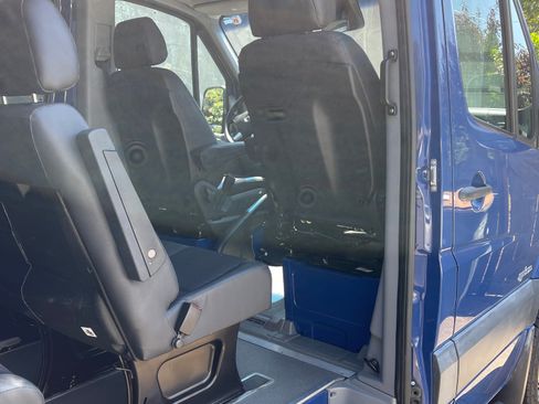 Used 2016 Mercedes-Benz Sprinter 2500 image 10