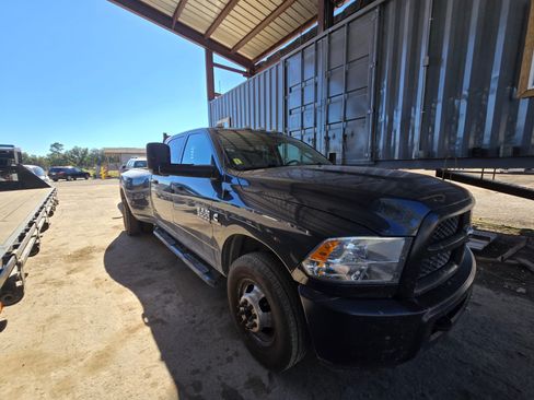 Used 2018 RAM 3500 Tradesman w/ Popular Equipment Group image 2