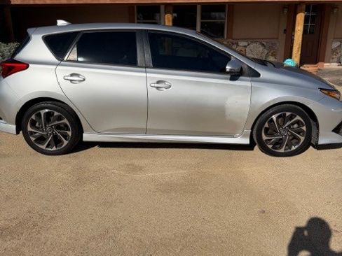 Used 2017 Toyota Corolla iM image 8